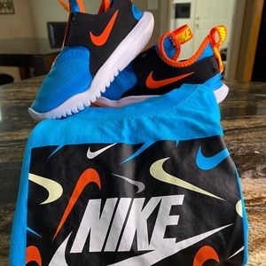 Nike flex runners with matching shirt